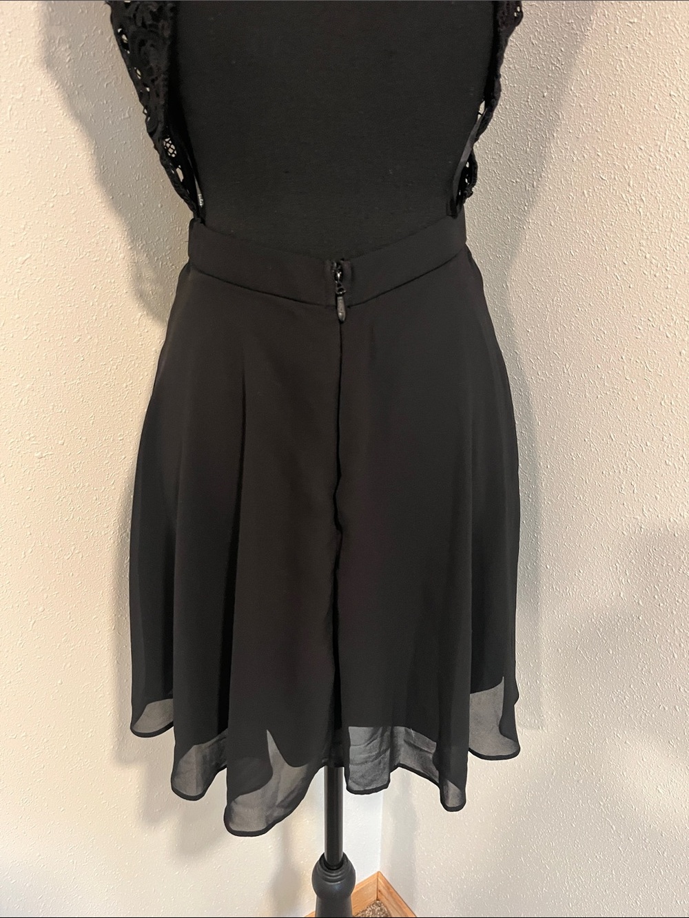 SUMMER CLOSEOUT! Lulus Black Lace Fit-and-Flare Mini Dress-Small - Picture 6 of 7
